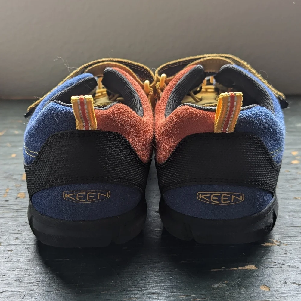 KEEN Jasper Big Kids Size 6 suede sneakers with easy on bungee cinch - Picture 7 of 12